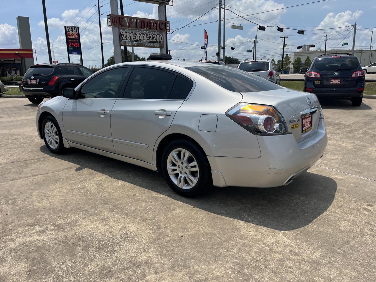 2011 silver Nissan Altima 2.5 S (1N4AL2AP1BN) with an 2.5L L4 DOHC 16V engine, Automatic transmission, located at 14700 Tomball Parkway 249, Houston, TX, 77086, (281) 444-2200, 29.928619, -95.504074 - Photo#4