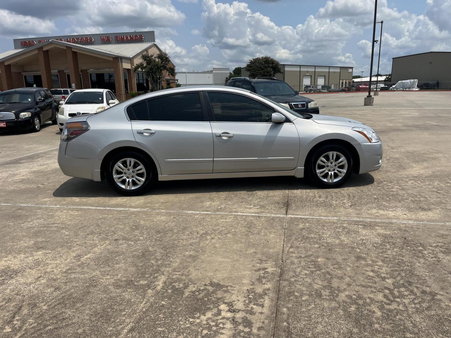 2011 silver Nissan Altima 2.5 S (1N4AL2AP1BN) with an 2.5L L4 DOHC 16V engine, Automatic transmission, located at 14700 Tomball Parkway 249, Houston, TX, 77086, (281) 444-2200, 29.928619, -95.504074 - Photo#7