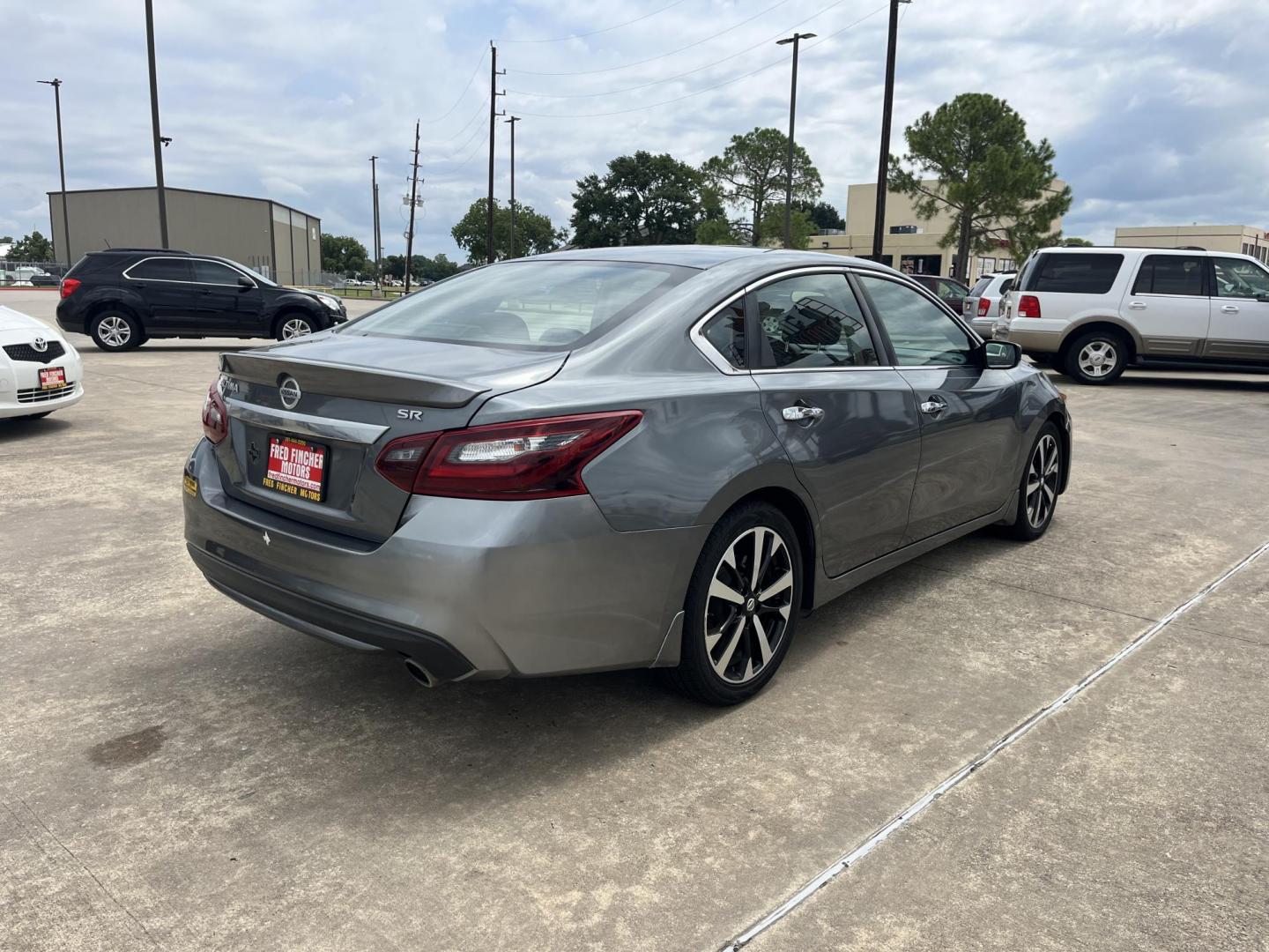 2018 GRAY /Black Nissan Altima 2.5 (1N4AL3AP0JC) with an 2.5L L4 DOHC 16V engine, CVT transmission, located at 14700 Tomball Parkway 249, Houston, TX, 77086, (281) 444-2200, 29.928619, -95.504074 - Photo#5