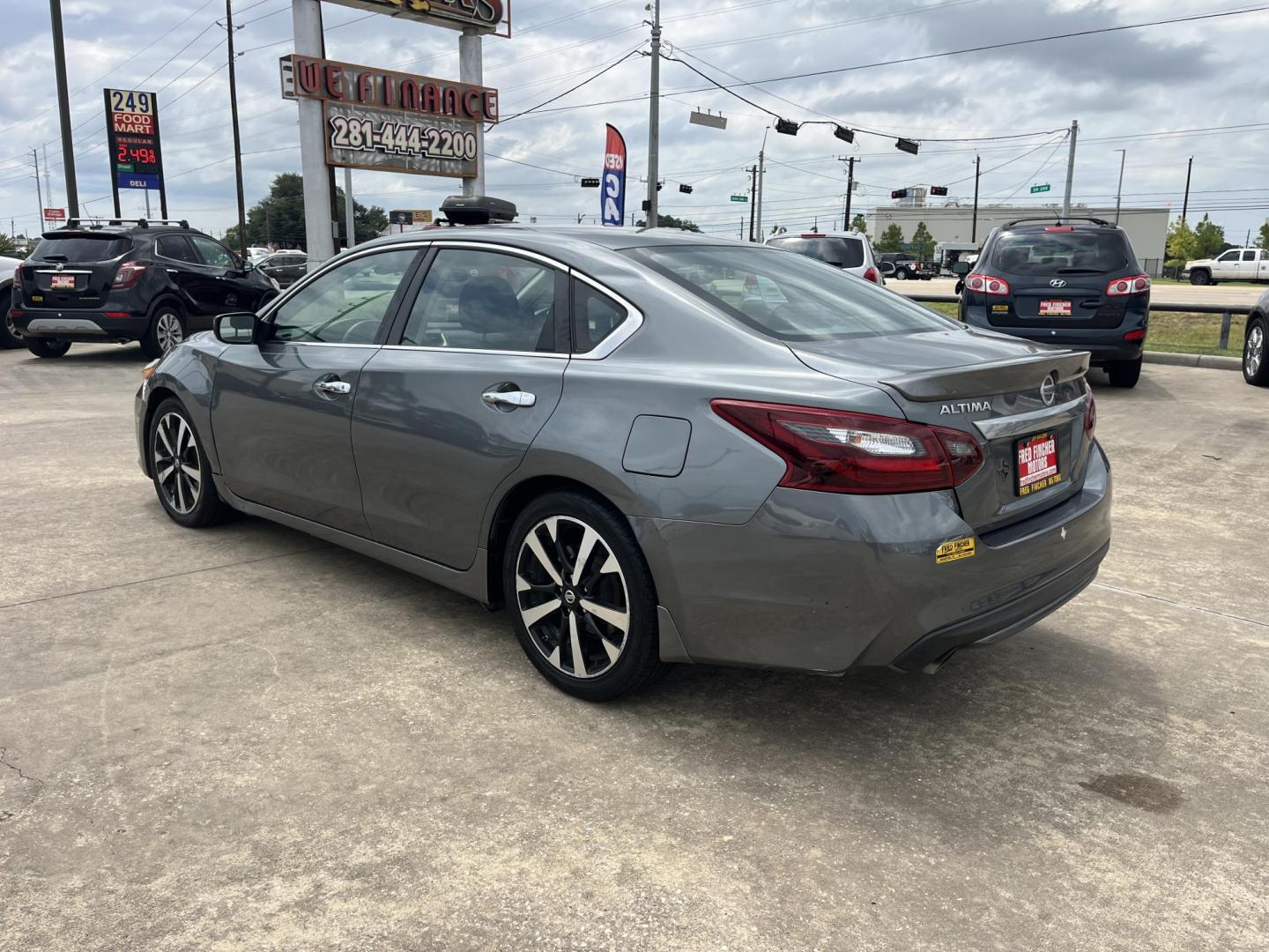 2018 GRAY /Black Nissan Altima 2.5 (1N4AL3AP0JC) with an 2.5L L4 DOHC 16V engine, CVT transmission, located at 14700 Tomball Parkway 249, Houston, TX, 77086, (281) 444-2200, 29.928619, -95.504074 - Photo#4
