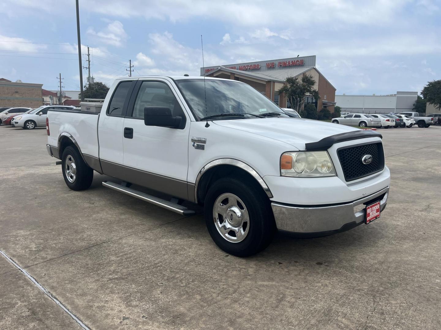 2006 white /Tan Ford F-150 Lariat SuperCab 2WD (1FTRX12W26N) with an 4.6L V8 SOHC 16V engine, 4-Speed Automatic Overdrive transmission, located at 14700 Tomball Parkway 249, Houston, TX, 77086, (281) 444-2200, 29.928619, -95.504074 - Photo#0