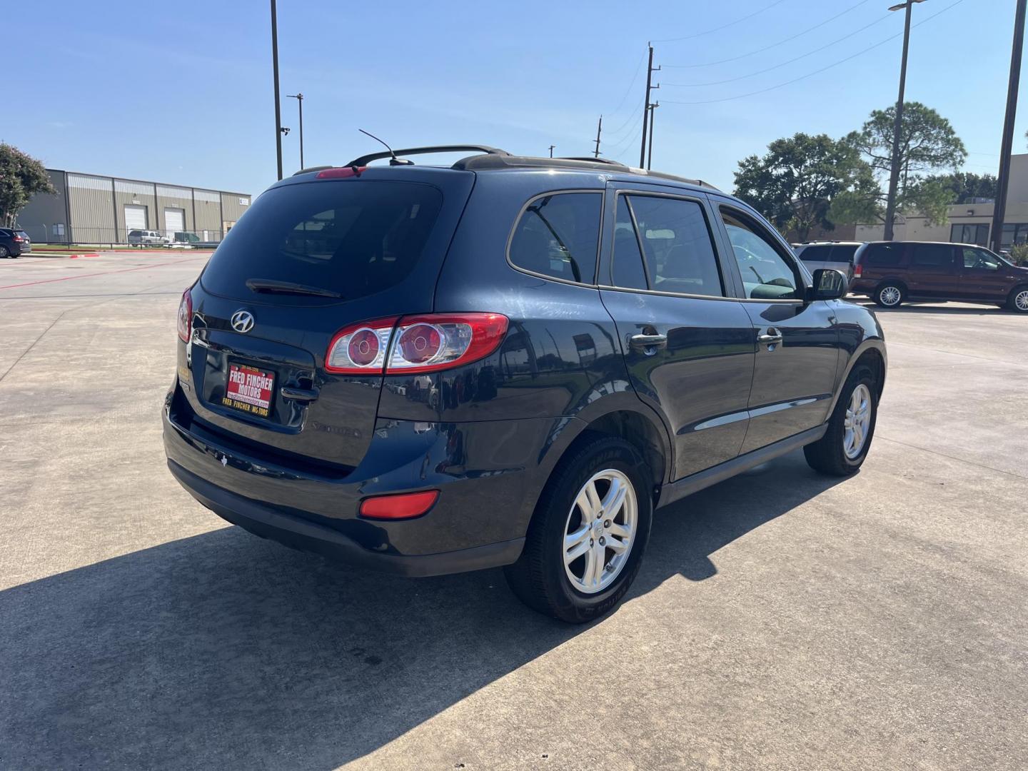 2011 blue Hyundai Santa Fe GL 2.4 FWD (5XYZG3ABXBG) with an 2.4L L4 DOHC 16V engine, 6-Speed Automatic transmission, located at 14700 Tomball Parkway 249, Houston, TX, 77086, (281) 444-2200, 29.928619, -95.504074 - Photo#6