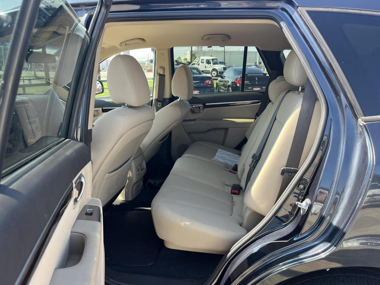 2011 blue Hyundai Santa Fe GL 2.4 FWD (5XYZG3ABXBG) with an 2.4L L4 DOHC 16V engine, 6-Speed Automatic transmission, located at 14700 Tomball Parkway 249, Houston, TX, 77086, (281) 444-2200, 29.928619, -95.504074 - Photo#9