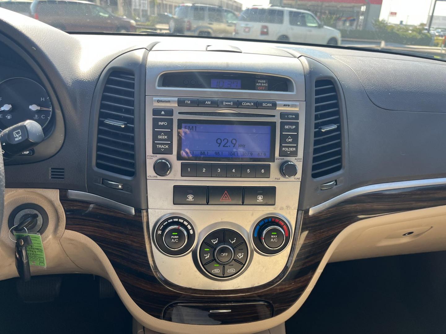 2011 blue Hyundai Santa Fe GL 2.4 FWD (5XYZG3ABXBG) with an 2.4L L4 DOHC 16V engine, 6-Speed Automatic transmission, located at 14700 Tomball Parkway 249, Houston, TX, 77086, (281) 444-2200, 29.928619, -95.504074 - Photo#14