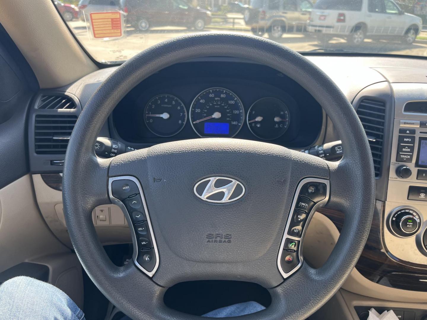 2011 blue Hyundai Santa Fe GL 2.4 FWD (5XYZG3ABXBG) with an 2.4L L4 DOHC 16V engine, 6-Speed Automatic transmission, located at 14700 Tomball Parkway 249, Houston, TX, 77086, (281) 444-2200, 29.928619, -95.504074 - Photo#15