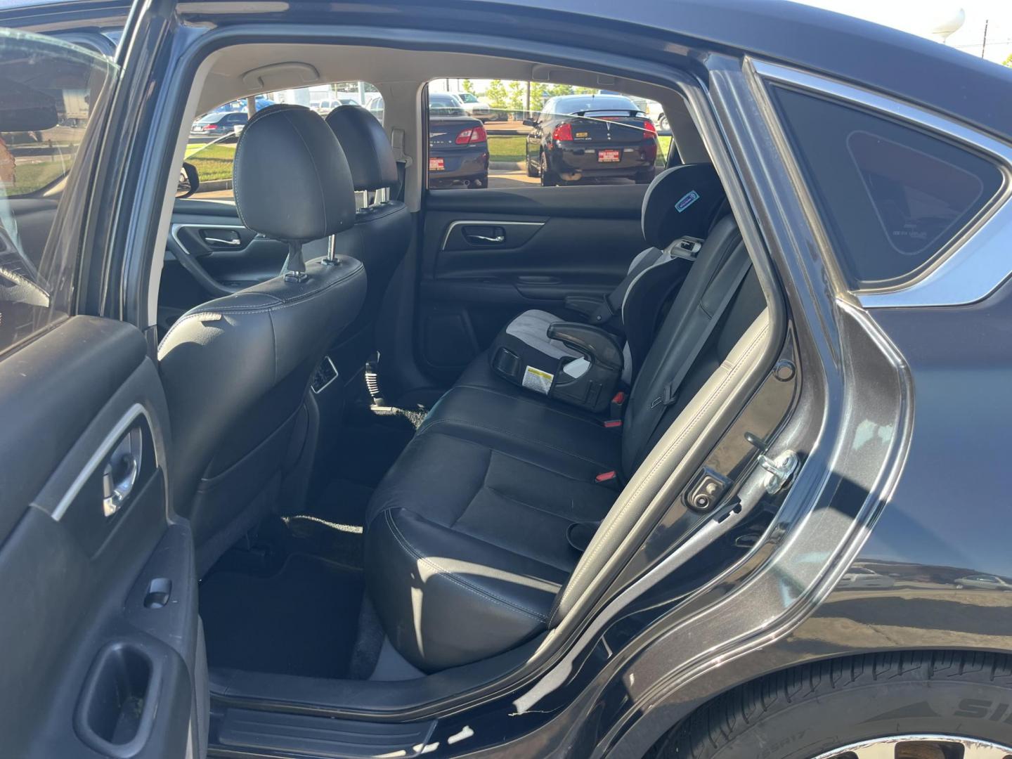 2018 blue /Black Nissan Altima 2.5 (1N4AL3AP7JC) with an 2.5L L4 DOHC 16V engine, CVT transmission, located at 14700 Tomball Parkway 249, Houston, TX, 77086, (281) 444-2200, 29.928619, -95.504074 - Photo#9