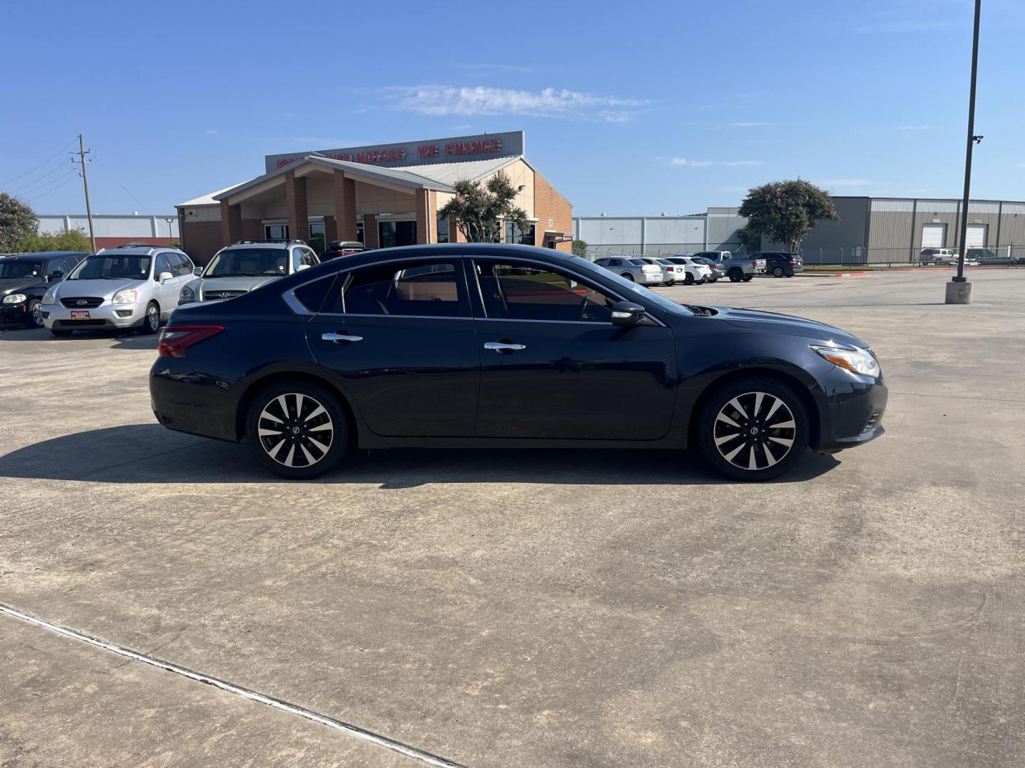 2018 blue /Black Nissan Altima 2.5 (1N4AL3AP7JC) with an 2.5L L4 DOHC 16V engine, CVT transmission, located at 14700 Tomball Parkway 249, Houston, TX, 77086, (281) 444-2200, 29.928619, -95.504074 - Photo#7