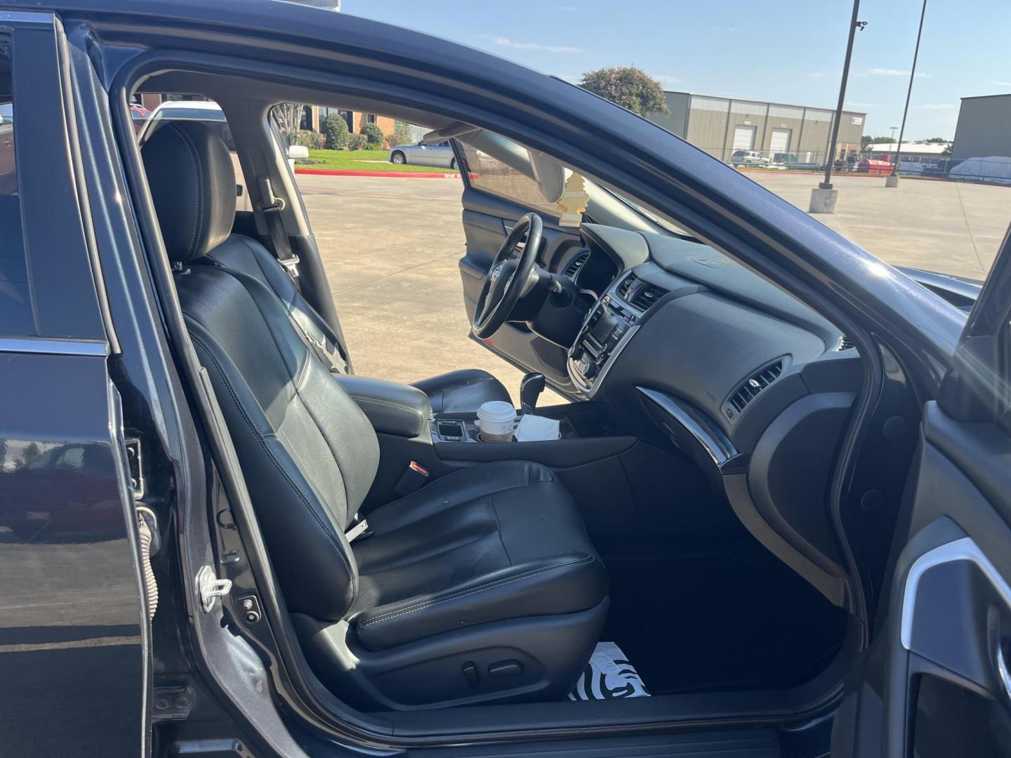 2018 blue /Black Nissan Altima 2.5 (1N4AL3AP7JC) with an 2.5L L4 DOHC 16V engine, CVT transmission, located at 14700 Tomball Parkway 249, Houston, TX, 77086, (281) 444-2200, 29.928619, -95.504074 - Photo#11