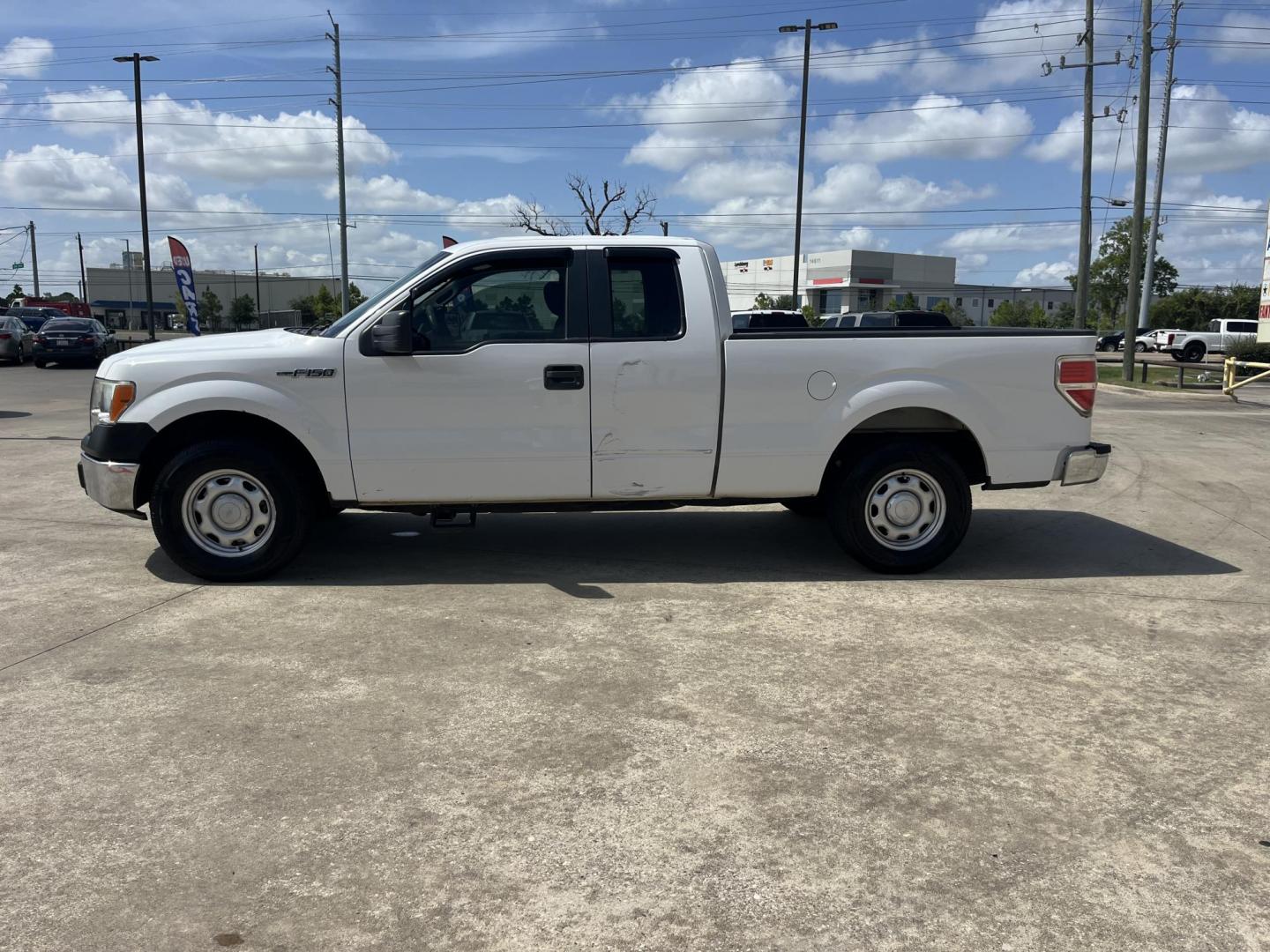 2014 white /Tan Ford F-150 XLT SuperCab 8-ft. Bed 2WD (1FTEX1CM5EF) with an 3.7L V6 DOHC 24V engine, 6-Speed Automatic transmission, located at 14700 Tomball Parkway 249, Houston, TX, 77086, (281) 444-2200, 29.928619, -95.504074 - Photo#3