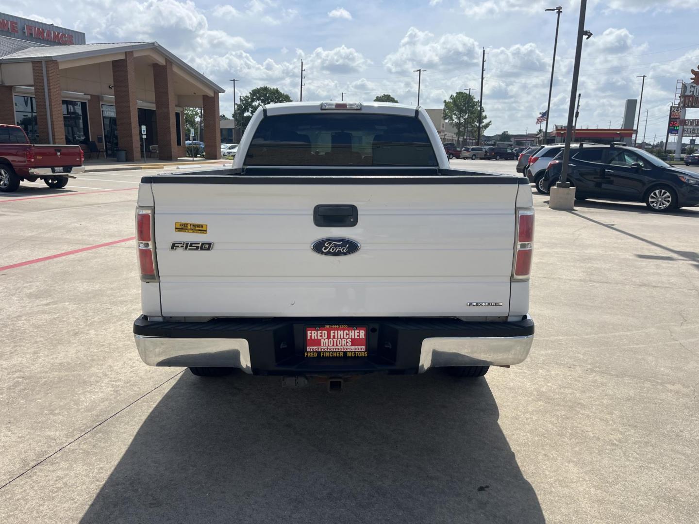 2014 white /Tan Ford F-150 XLT SuperCab 8-ft. Bed 2WD (1FTEX1CM5EF) with an 3.7L V6 DOHC 24V engine, 6-Speed Automatic transmission, located at 14700 Tomball Parkway 249, Houston, TX, 77086, (281) 444-2200, 29.928619, -95.504074 - Photo#5