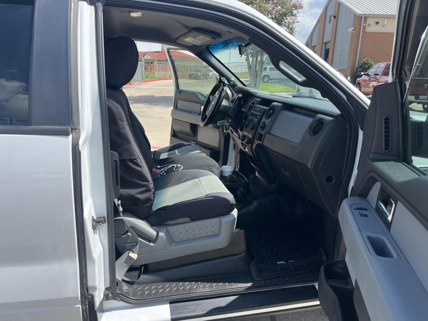 2014 white /Tan Ford F-150 XLT SuperCab 8-ft. Bed 2WD (1FTEX1CM5EF) with an 3.7L V6 DOHC 24V engine, 6-Speed Automatic transmission, located at 14700 Tomball Parkway 249, Houston, TX, 77086, (281) 444-2200, 29.928619, -95.504074 - Photo#10