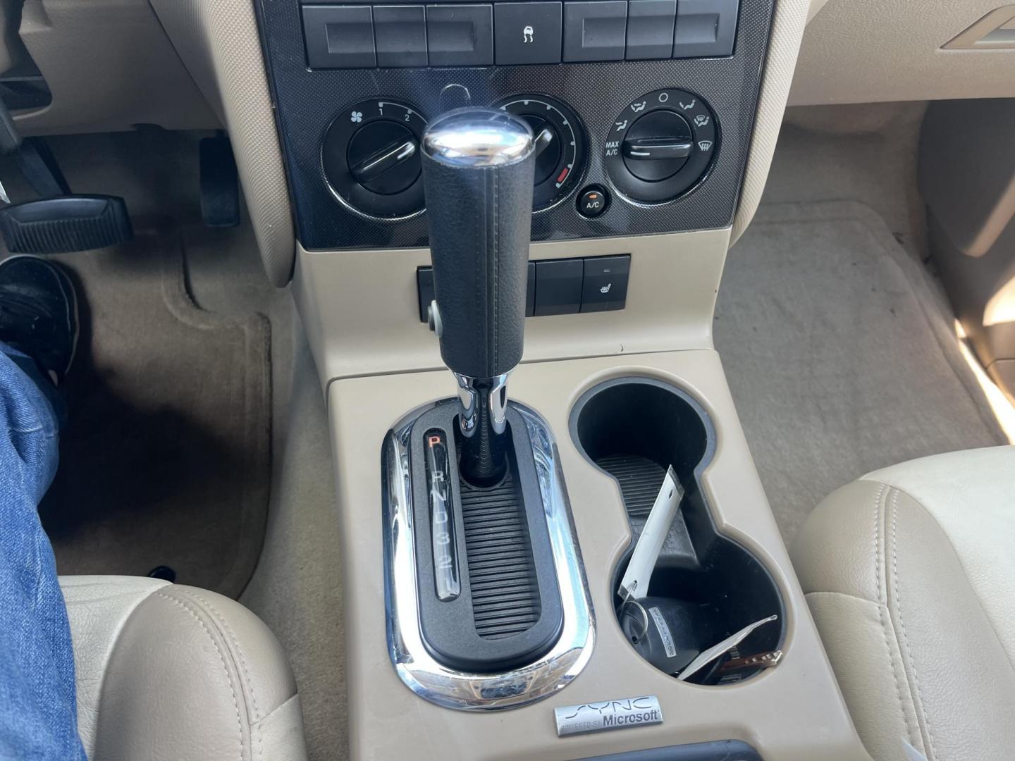 2010 white /Tan Ford Explorer XLT 4.0L 2WD (1FMEU6DE5AU) with an 4.0L V6 SOHC 16V engine, 5-Speed Automatic transmission, located at 14700 Tomball Parkway 249, Houston, TX, 77086, (281) 444-2200, 29.928619, -95.504074 - Photo#13