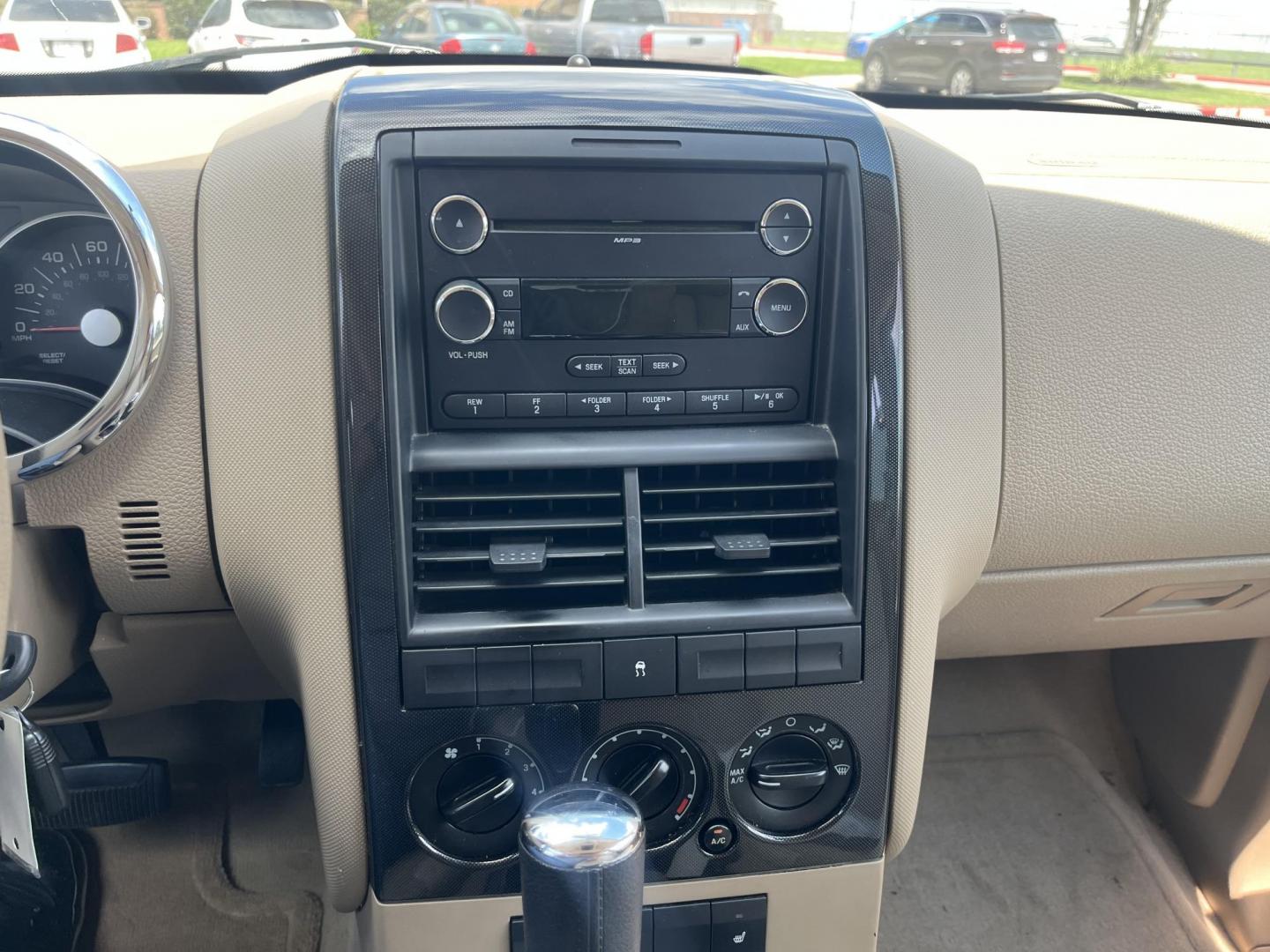 2010 white /Tan Ford Explorer XLT 4.0L 2WD (1FMEU6DE5AU) with an 4.0L V6 SOHC 16V engine, 5-Speed Automatic transmission, located at 14700 Tomball Parkway 249, Houston, TX, 77086, (281) 444-2200, 29.928619, -95.504074 - Photo#14