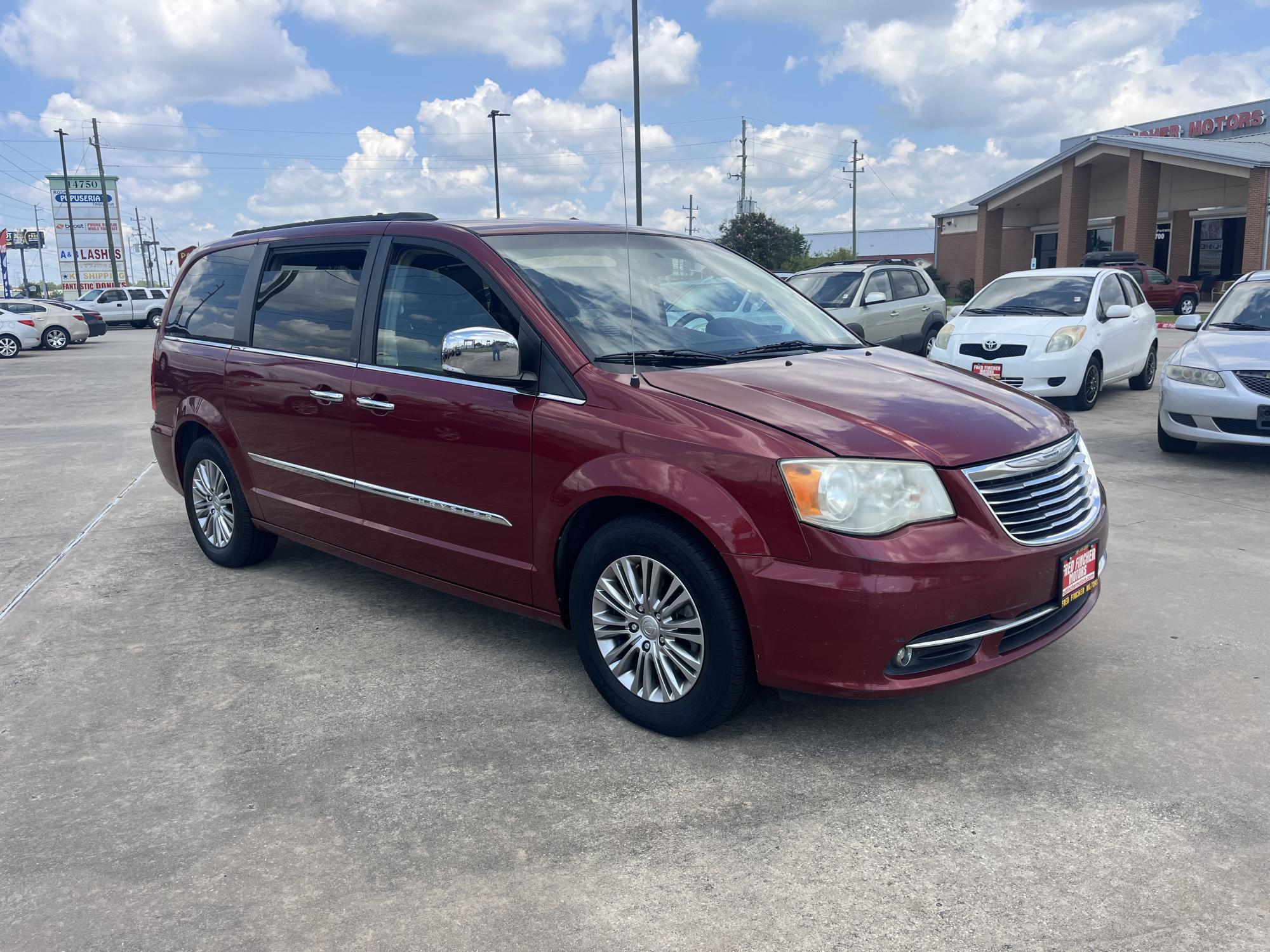 photo of 2013 Chrysler Town & Country Touring-L