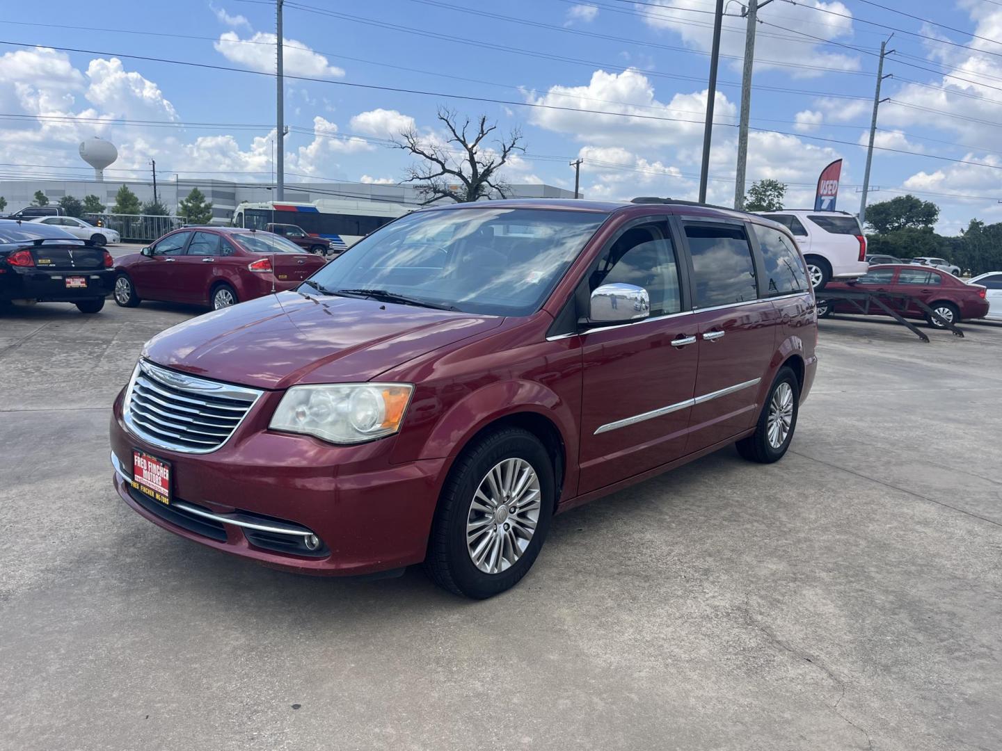 2013 red /Black Chrysler Town & Country Touring-L (2C4RC1CG6DR) with an 3.6L V6 DOHC 24V engine, 6-Speed Automatic transmission, located at 14700 Tomball Parkway 249, Houston, TX, 77086, (281) 444-2200, 29.928619, -95.504074 - Photo#2