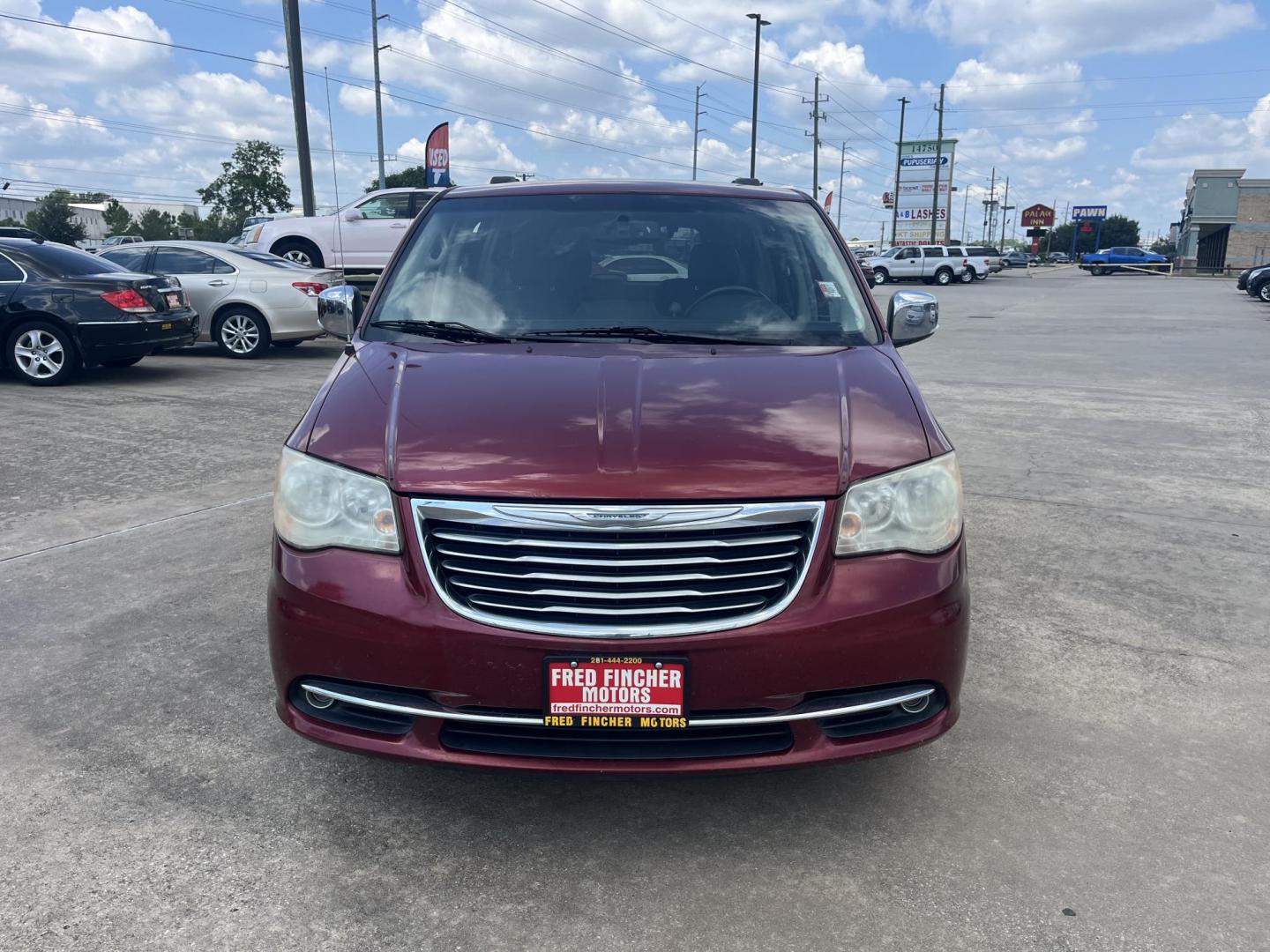 2013 red /Black Chrysler Town & Country Touring-L (2C4RC1CG6DR) with an 3.6L V6 DOHC 24V engine, 6-Speed Automatic transmission, located at 14700 Tomball Parkway 249, Houston, TX, 77086, (281) 444-2200, 29.928619, -95.504074 - Photo#1