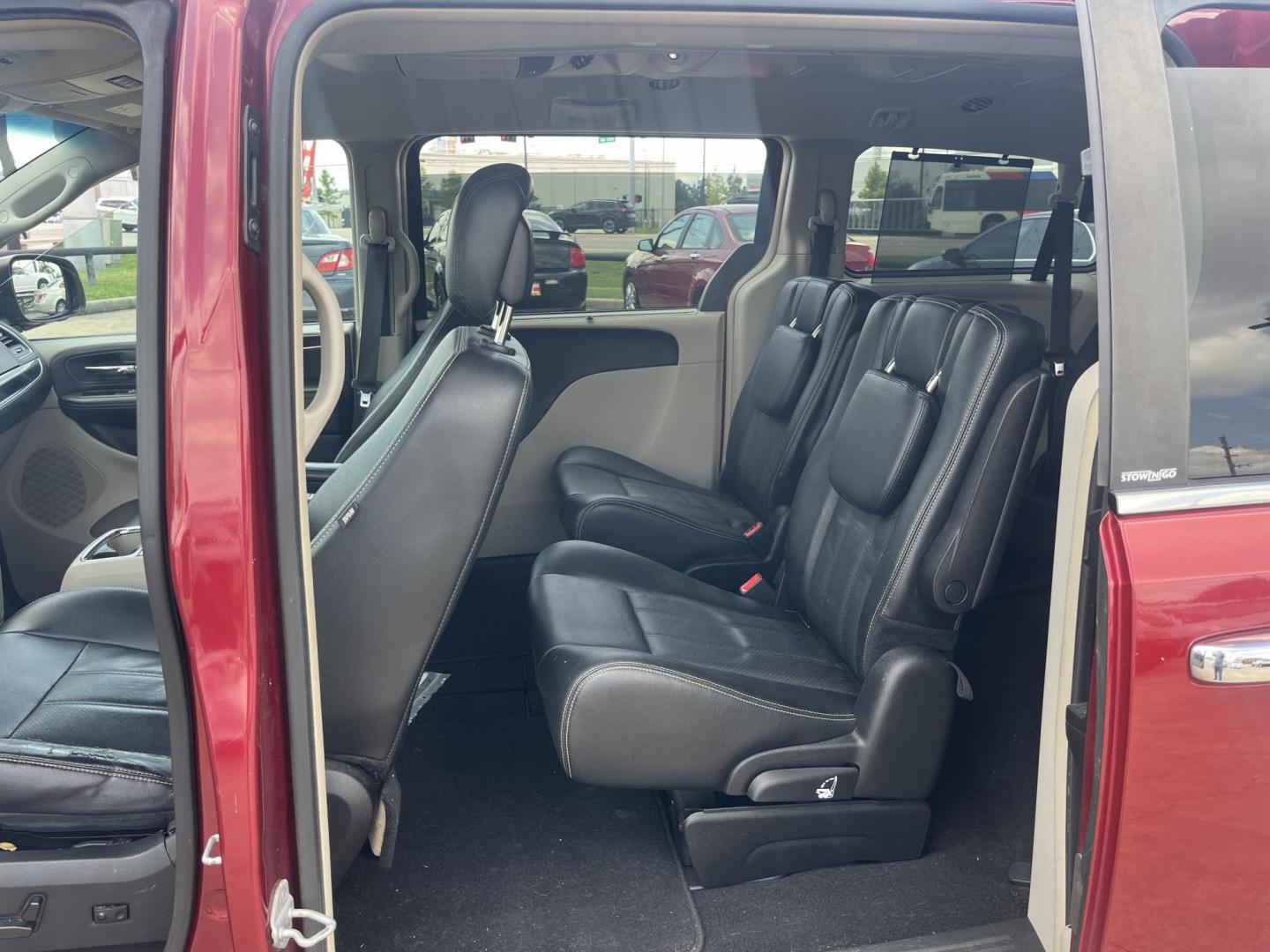 2013 red /Black Chrysler Town & Country Touring-L (2C4RC1CG6DR) with an 3.6L V6 DOHC 24V engine, 6-Speed Automatic transmission, located at 14700 Tomball Parkway 249, Houston, TX, 77086, (281) 444-2200, 29.928619, -95.504074 - Photo#9