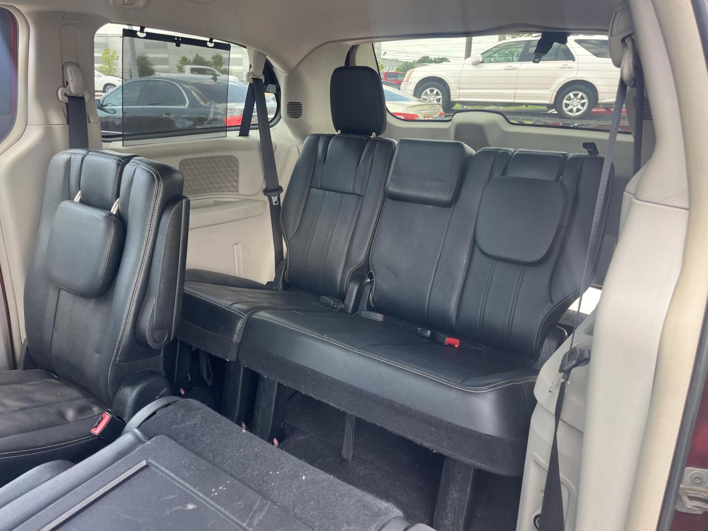 2013 red /Black Chrysler Town & Country Touring-L (2C4RC1CG6DR) with an 3.6L V6 DOHC 24V engine, 6-Speed Automatic transmission, located at 14700 Tomball Parkway 249, Houston, TX, 77086, (281) 444-2200, 29.928619, -95.504074 - Photo#11