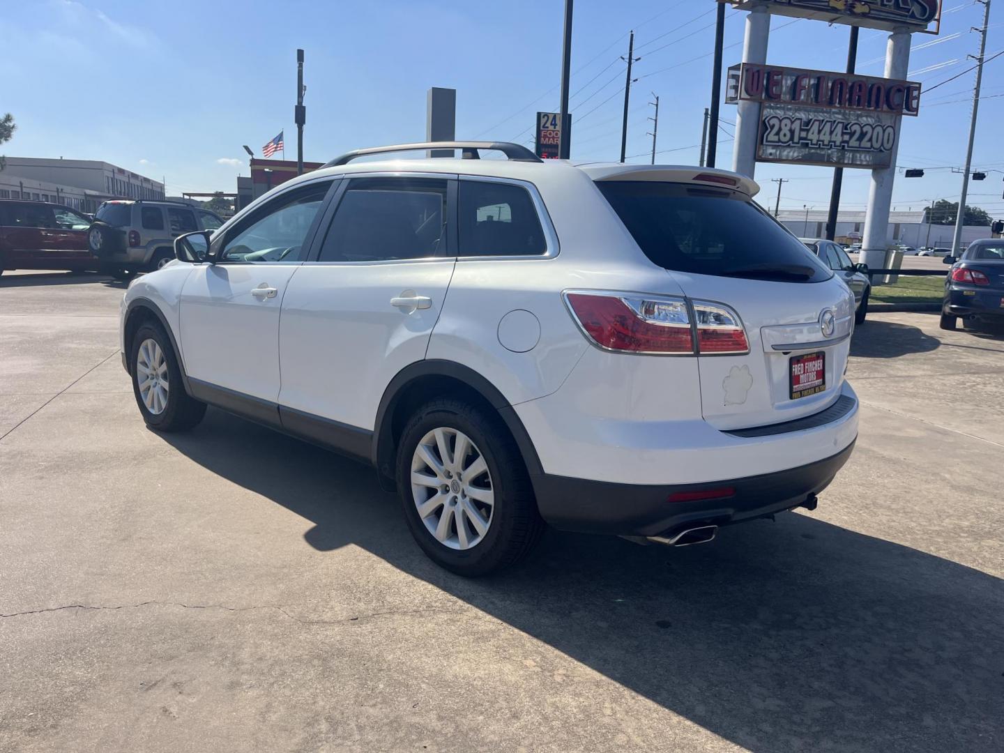 2010 white Mazda CX-9 Grand Touring (JM3TB2MA2A0) with an 3.7L V6 DOHC 24V engine, 6-Speed Automatic transmission, located at 14700 Tomball Parkway 249, Houston, TX, 77086, (281) 444-2200, 29.928619, -95.504074 - Photo#4