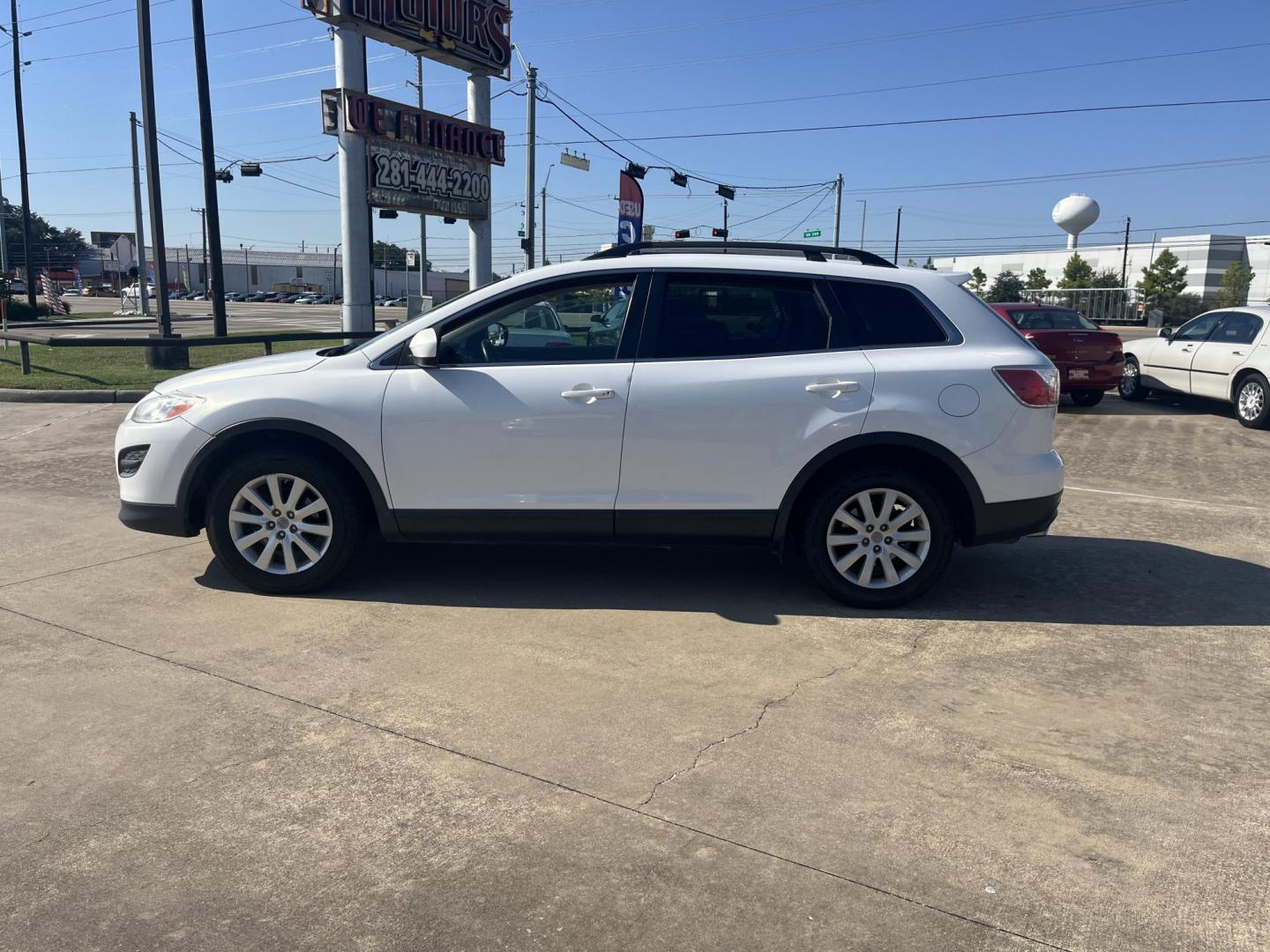 2010 white Mazda CX-9 Grand Touring (JM3TB2MA2A0) with an 3.7L V6 DOHC 24V engine, 6-Speed Automatic transmission, located at 14700 Tomball Parkway 249, Houston, TX, 77086, (281) 444-2200, 29.928619, -95.504074 - Photo#3