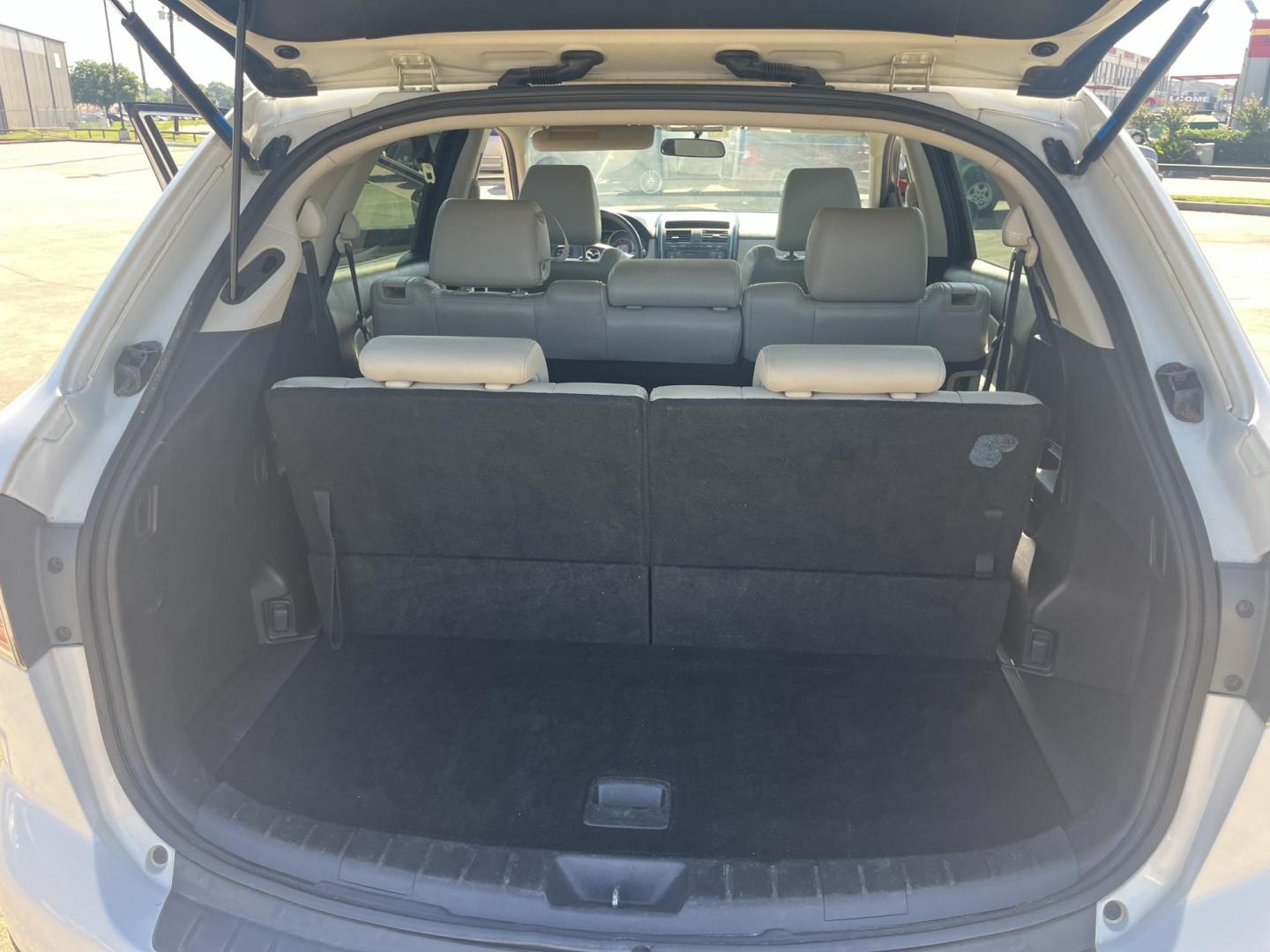 2010 white Mazda CX-9 Grand Touring (JM3TB2MA2A0) with an 3.7L V6 DOHC 24V engine, 6-Speed Automatic transmission, located at 14700 Tomball Parkway 249, Houston, TX, 77086, (281) 444-2200, 29.928619, -95.504074 - Photo#14