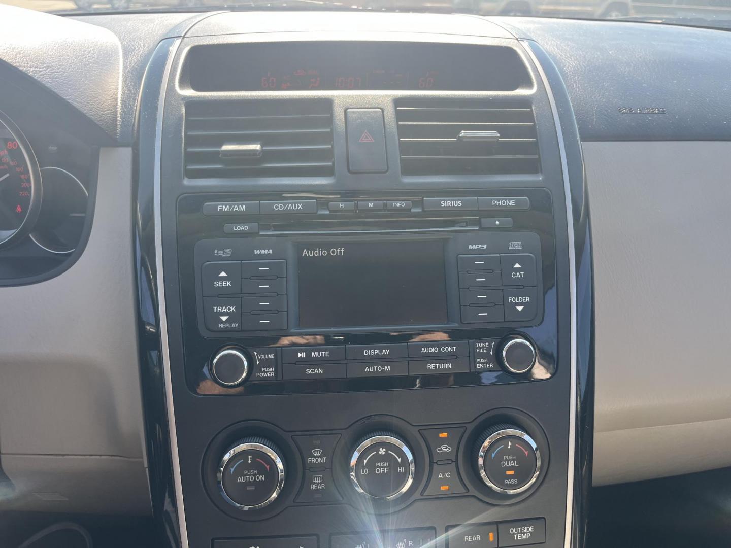 2010 white Mazda CX-9 Grand Touring (JM3TB2MA2A0) with an 3.7L V6 DOHC 24V engine, 6-Speed Automatic transmission, located at 14700 Tomball Parkway 249, Houston, TX, 77086, (281) 444-2200, 29.928619, -95.504074 - Photo#16