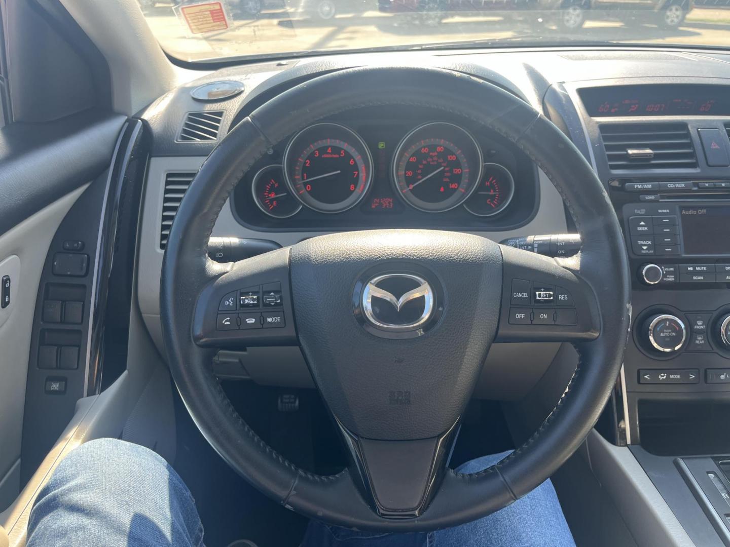 2010 white Mazda CX-9 Grand Touring (JM3TB2MA2A0) with an 3.7L V6 DOHC 24V engine, 6-Speed Automatic transmission, located at 14700 Tomball Parkway 249, Houston, TX, 77086, (281) 444-2200, 29.928619, -95.504074 - Photo#18