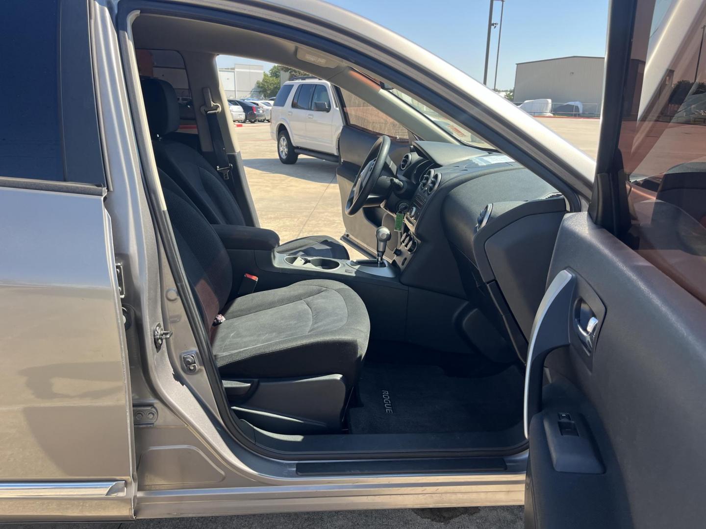 2012 Nissan Rogue S FWD Krom Edition (JN8AS5MT5CW) with an 2.5L L4 DOHC 16V engine, Continuously Variable Transmission transmission, located at 14700 Tomball Parkway 249, Houston, TX, 77086, (281) 444-2200, 29.928619, -95.504074 - Photo#9