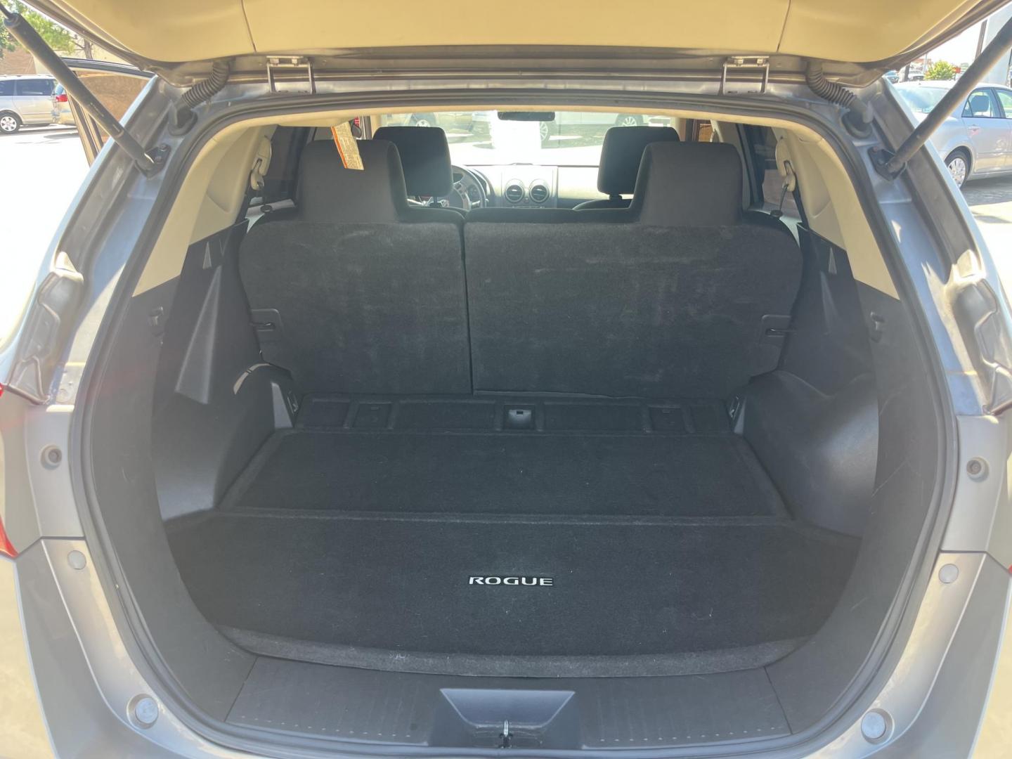 2012 Nissan Rogue S FWD Krom Edition (JN8AS5MT5CW) with an 2.5L L4 DOHC 16V engine, Continuously Variable Transmission transmission, located at 14700 Tomball Parkway 249, Houston, TX, 77086, (281) 444-2200, 29.928619, -95.504074 - Photo#11