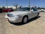 2007 white /Tan Lincoln Town Car Signature (1LNHM81V47Y) with an 4.6L V8 SOHC 16V FFV engine, 4-Speed Automatic Overdrive transmission, located at 14700 Tomball Parkway 249, Houston, TX, 77086, (281) 444-2200, 29.928619, -95.504074 - Photo#2