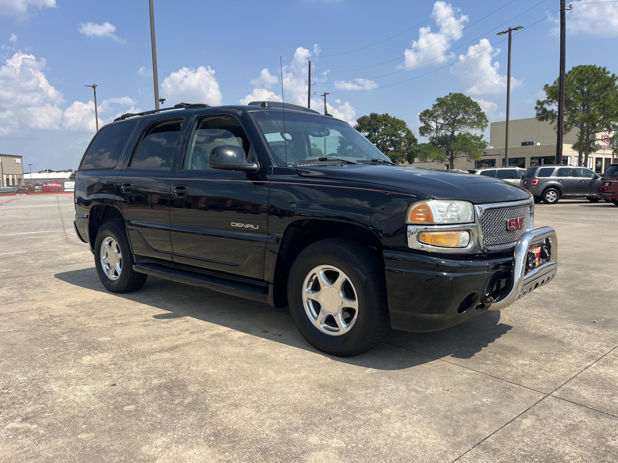 photo of 2004 GMC Yukon Denali Base