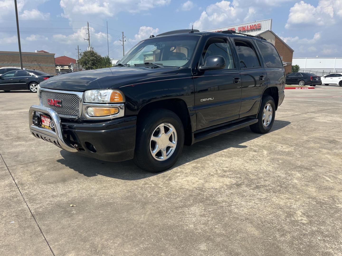 2004 Black /Gray GMC Yukon Denali Base (1GKEK63U04J) with an 6.0L V8 OHV 16V engine, 4-Speed Automatic Overdrive transmission, located at 14700 Tomball Parkway 249, Houston, TX, 77086, (281) 444-2200, 29.928619, -95.504074 - Photo#2