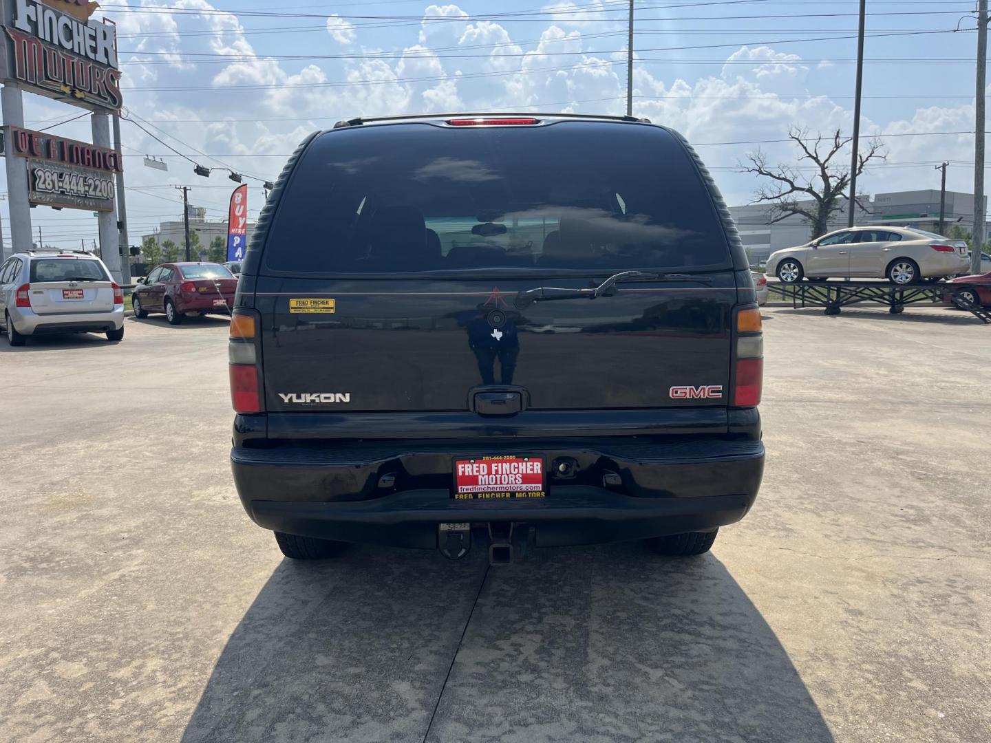 2004 Black /Gray GMC Yukon Denali Base (1GKEK63U04J) with an 6.0L V8 OHV 16V engine, 4-Speed Automatic Overdrive transmission, located at 14700 Tomball Parkway 249, Houston, TX, 77086, (281) 444-2200, 29.928619, -95.504074 - Photo#5