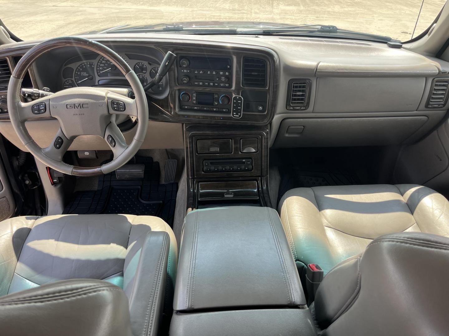 2004 Black /Gray GMC Yukon Denali Base (1GKEK63U04J) with an 6.0L V8 OHV 16V engine, 4-Speed Automatic Overdrive transmission, located at 14700 Tomball Parkway 249, Houston, TX, 77086, (281) 444-2200, 29.928619, -95.504074 - Photo#10