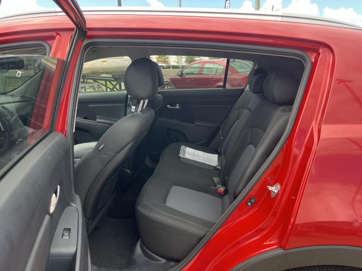 2014 red Kia Sportage LX AWD (KNDPBCAC3E7) with an 2.4L V6 DOHC 24V engine, 6-Speed Automatic transmission, located at 14700 Tomball Parkway 249, Houston, TX, 77086, (281) 444-2200, 29.928619, -95.504074 - Photo#9