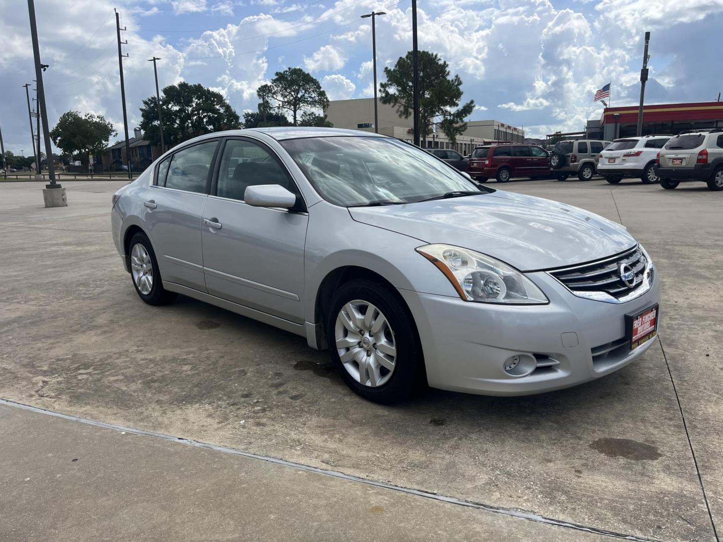 2012 silver Nissan Altima 2.5 S (1N4AL2AP0CN) with an 2.5L L4 DOHC 16V engine, Automatic transmission, located at 14700 Tomball Parkway 249, Houston, TX, 77086, (281) 444-2200, 29.928619, -95.504074 - Photo#0
