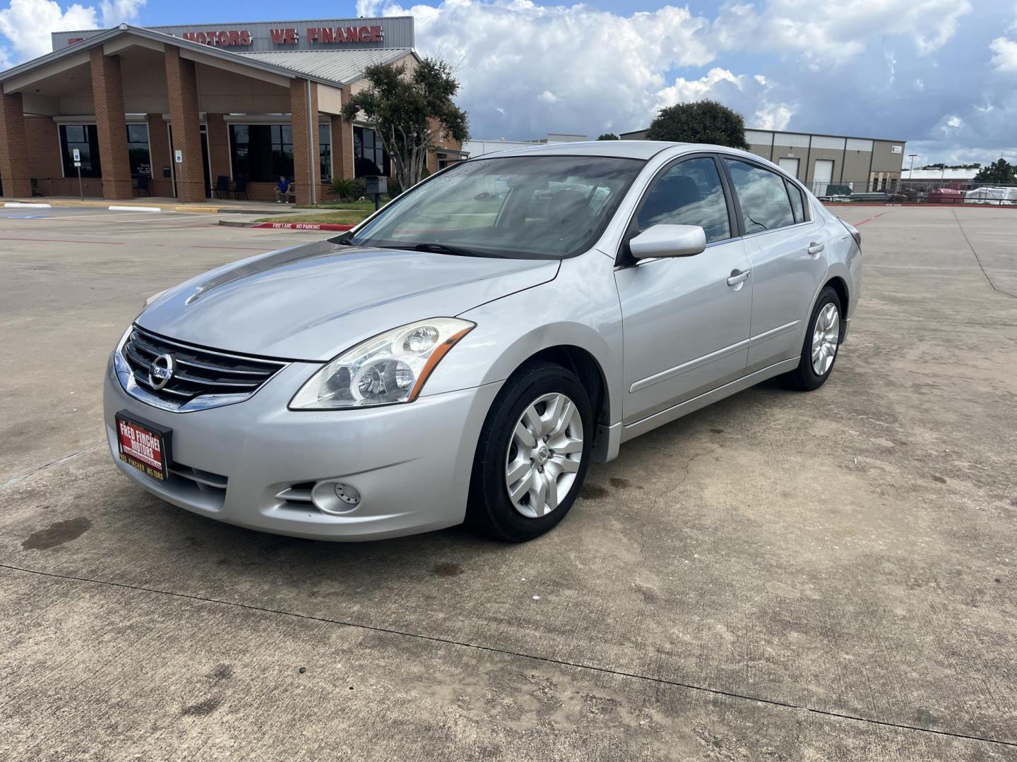 2012 silver Nissan Altima 2.5 S (1N4AL2AP0CN) with an 2.5L L4 DOHC 16V engine, Automatic transmission, located at 14700 Tomball Parkway 249, Houston, TX, 77086, (281) 444-2200, 29.928619, -95.504074 - Photo#2