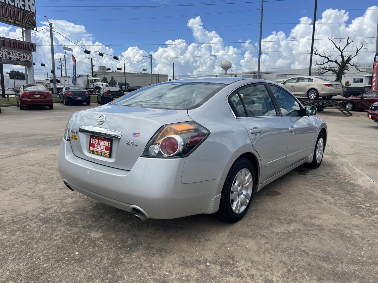 2012 silver Nissan Altima 2.5 S (1N4AL2AP0CN) with an 2.5L L4 DOHC 16V engine, Automatic transmission, located at 14700 Tomball Parkway 249, Houston, TX, 77086, (281) 444-2200, 29.928619, -95.504074 - Photo#6