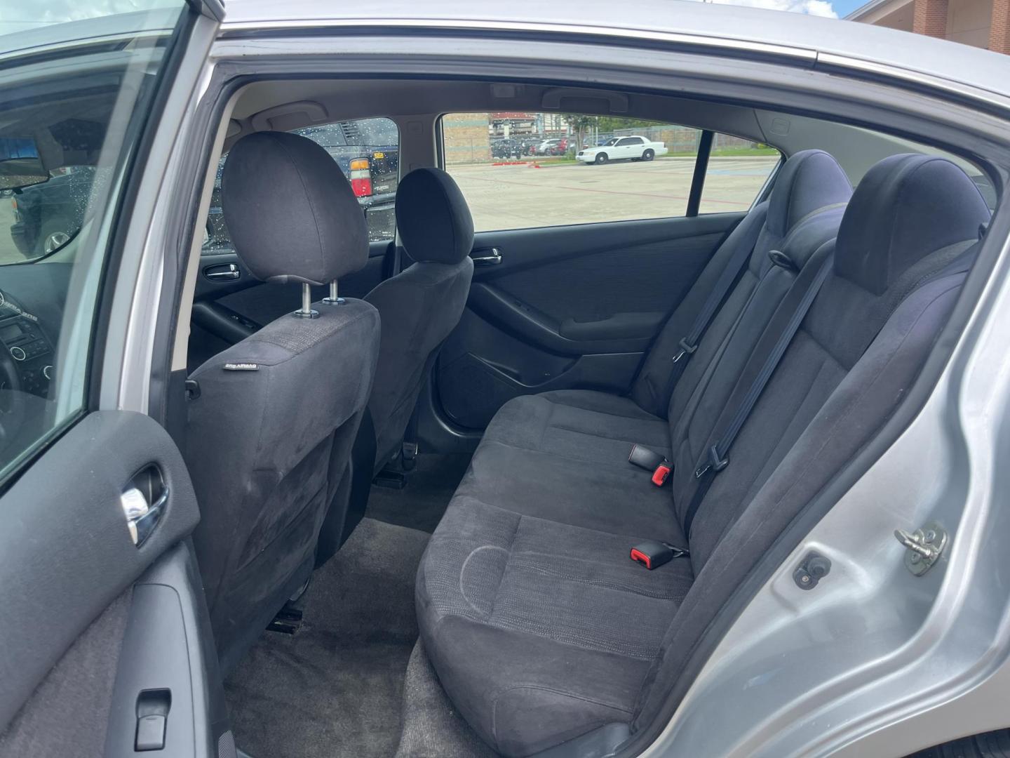 2012 silver Nissan Altima 2.5 S (1N4AL2AP0CN) with an 2.5L L4 DOHC 16V engine, Automatic transmission, located at 14700 Tomball Parkway 249, Houston, TX, 77086, (281) 444-2200, 29.928619, -95.504074 - Photo#9