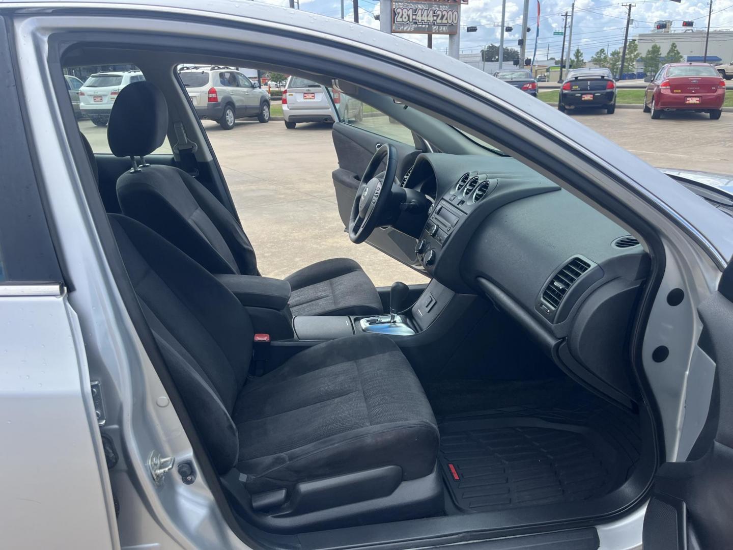 2012 silver Nissan Altima 2.5 S (1N4AL2AP0CN) with an 2.5L L4 DOHC 16V engine, Automatic transmission, located at 14700 Tomball Parkway 249, Houston, TX, 77086, (281) 444-2200, 29.928619, -95.504074 - Photo#11