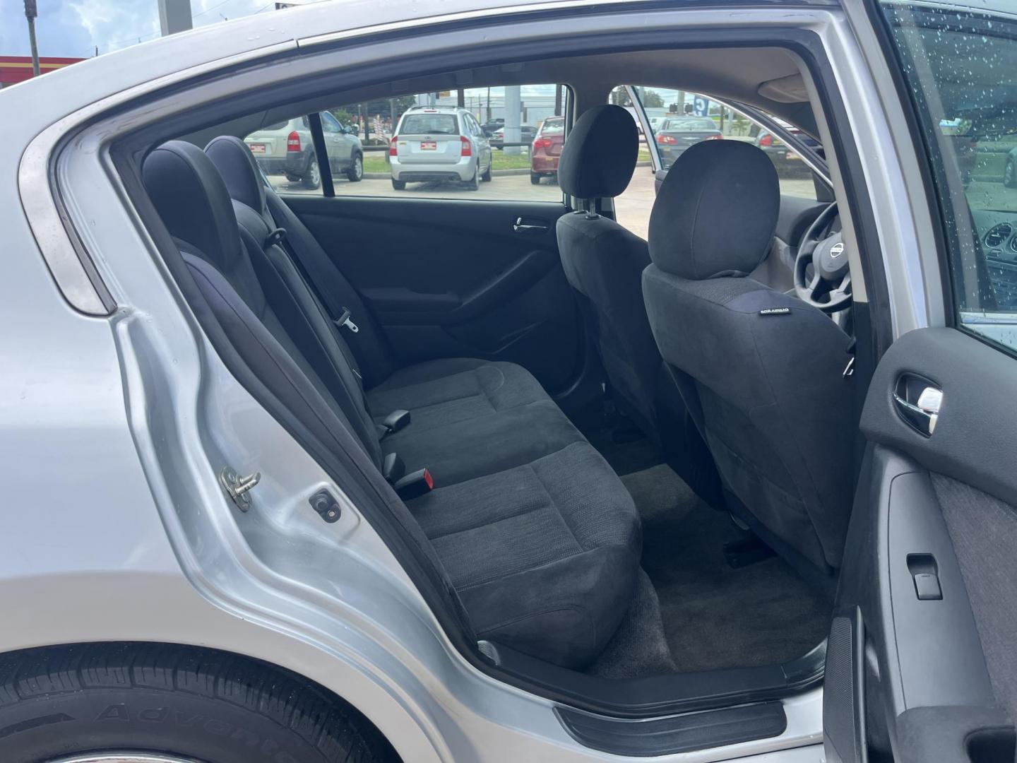 2012 silver Nissan Altima 2.5 S (1N4AL2AP0CN) with an 2.5L L4 DOHC 16V engine, Automatic transmission, located at 14700 Tomball Parkway 249, Houston, TX, 77086, (281) 444-2200, 29.928619, -95.504074 - Photo#12