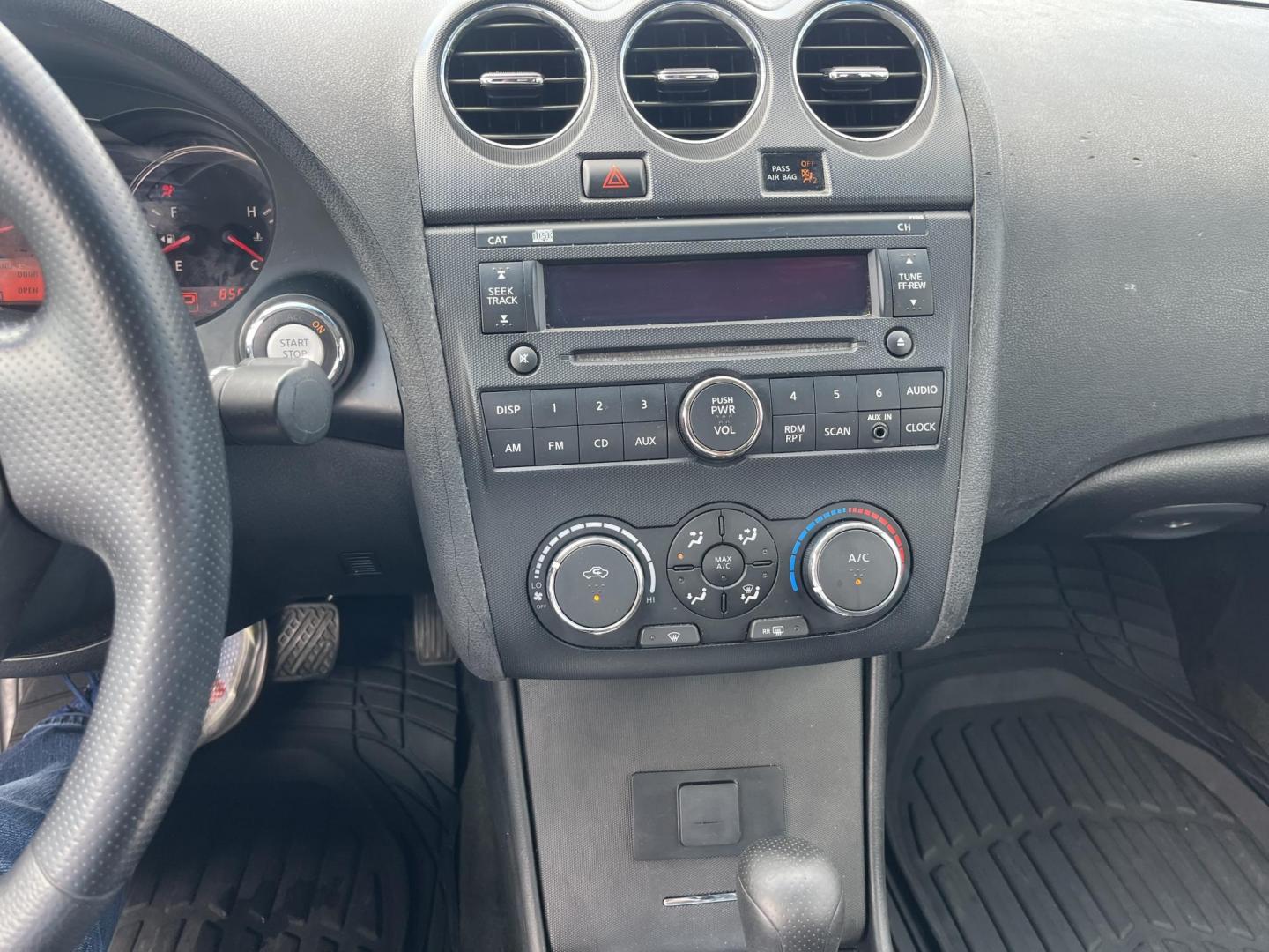 2012 silver Nissan Altima 2.5 S (1N4AL2AP0CN) with an 2.5L L4 DOHC 16V engine, Automatic transmission, located at 14700 Tomball Parkway 249, Houston, TX, 77086, (281) 444-2200, 29.928619, -95.504074 - Photo#14