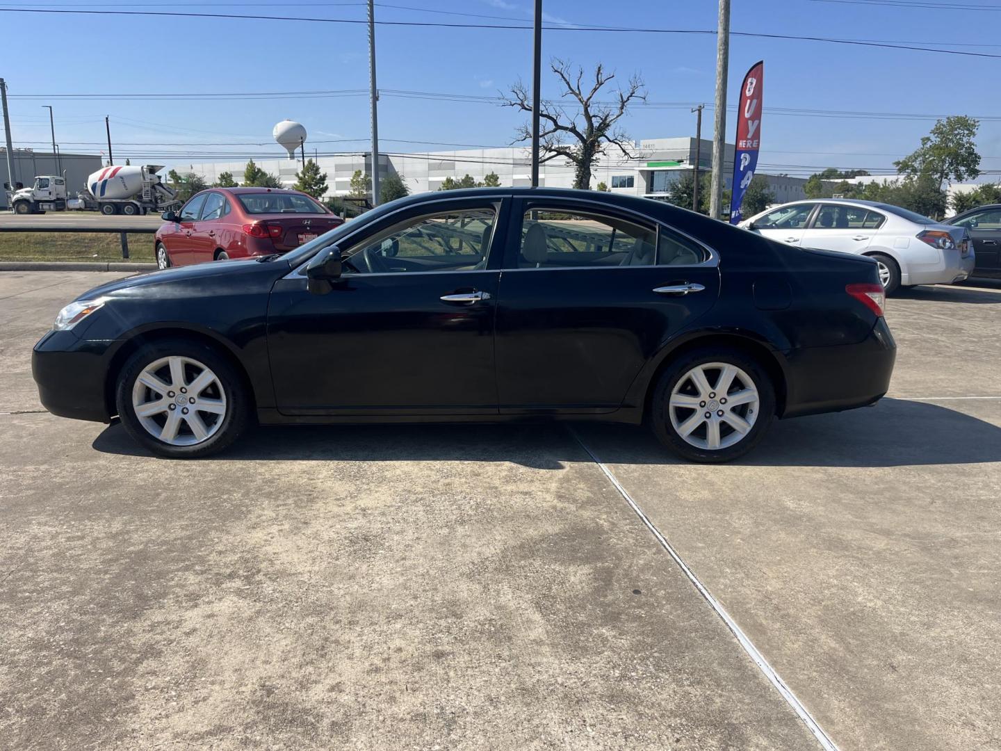 2007 Black /Tan Lexus ES 350 Sedan (JTHBJ46G372) with an 3.5L V6 DOHC 24V engine, 6-Speed Automatic Overdrive transmission, located at 14700 Tomball Parkway 249, Houston, TX, 77086, (281) 444-2200, 29.928619, -95.504074 - Photo#3