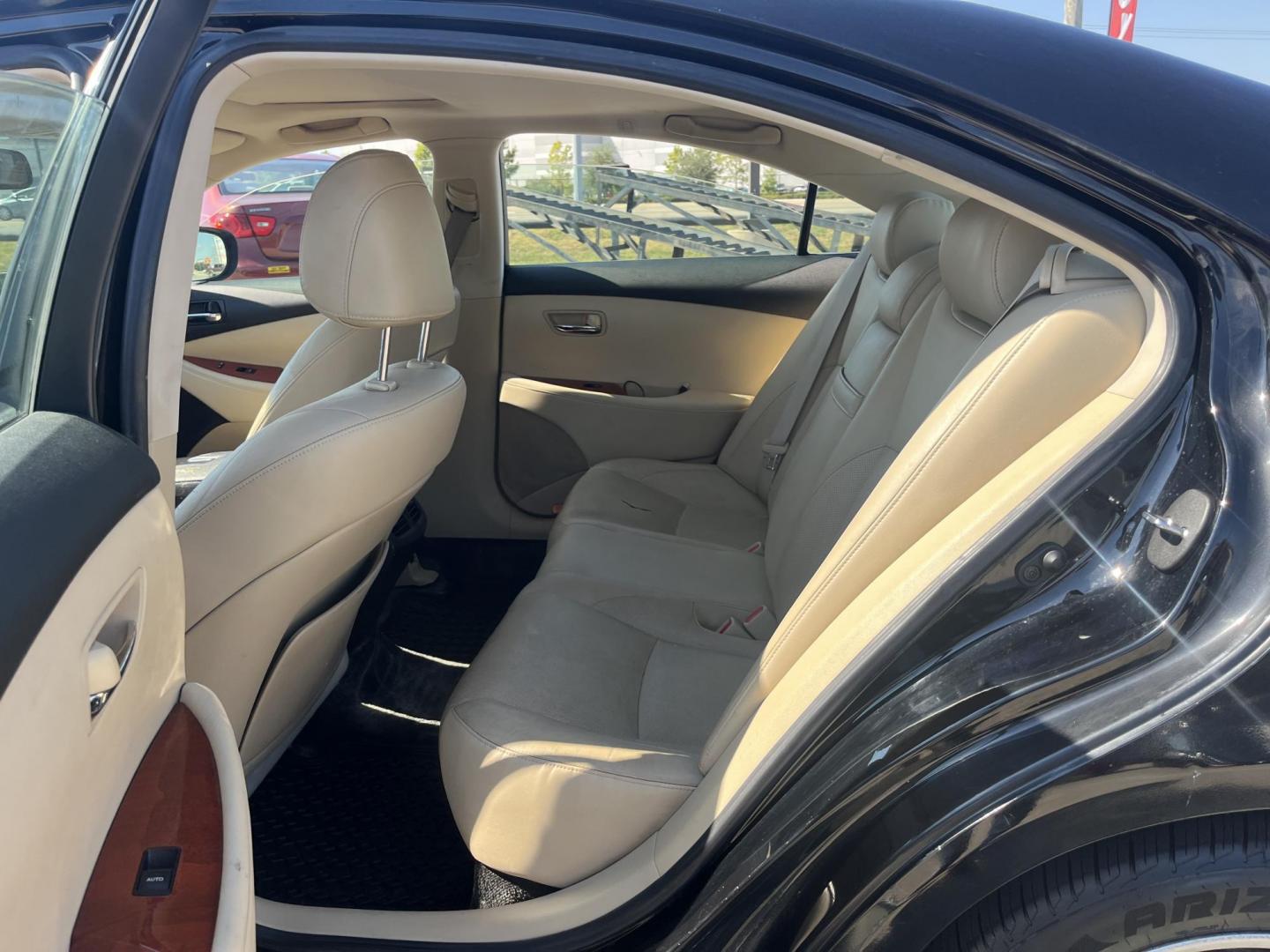 2007 Black /Tan Lexus ES 350 Sedan (JTHBJ46G372) with an 3.5L V6 DOHC 24V engine, 6-Speed Automatic Overdrive transmission, located at 14700 Tomball Parkway 249, Houston, TX, 77086, (281) 444-2200, 29.928619, -95.504074 - Photo#9