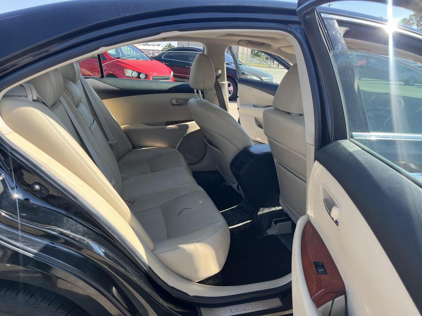 2007 Black /Tan Lexus ES 350 Sedan (JTHBJ46G372) with an 3.5L V6 DOHC 24V engine, 6-Speed Automatic Overdrive transmission, located at 14700 Tomball Parkway 249, Houston, TX, 77086, (281) 444-2200, 29.928619, -95.504074 - Photo#12
