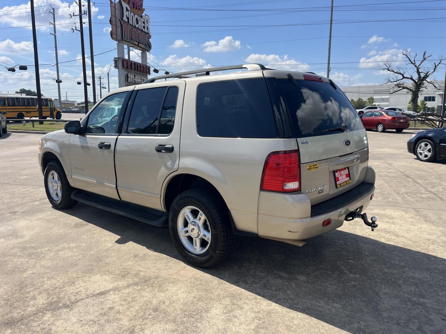2004 GOLD Ford Explorer XLT 4.0L 2WD (1FMZU63K34U) with an 4.0L V6 SOHC 12V FFV engine, 5-Speed Automatic Overdrive transmission, located at 14700 Tomball Parkway 249, Houston, TX, 77086, (281) 444-2200, 29.928619, -95.504074 - Photo#4