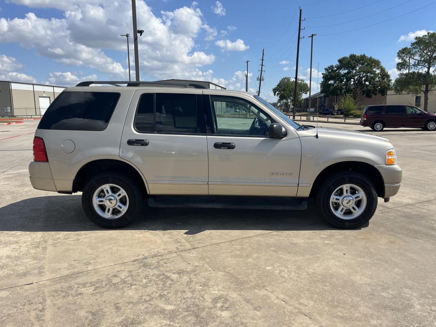 2004 GOLD Ford Explorer XLT 4.0L 2WD (1FMZU63K34U) with an 4.0L V6 SOHC 12V FFV engine, 5-Speed Automatic Overdrive transmission, located at 14700 Tomball Parkway 249, Houston, TX, 77086, (281) 444-2200, 29.928619, -95.504074 - Photo#7
