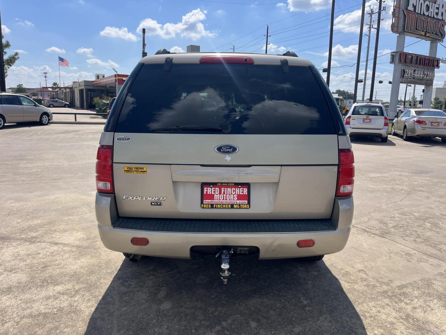 2004 GOLD Ford Explorer XLT 4.0L 2WD (1FMZU63K34U) with an 4.0L V6 SOHC 12V FFV engine, 5-Speed Automatic Overdrive transmission, located at 14700 Tomball Parkway 249, Houston, TX, 77086, (281) 444-2200, 29.928619, -95.504074 - Photo#5