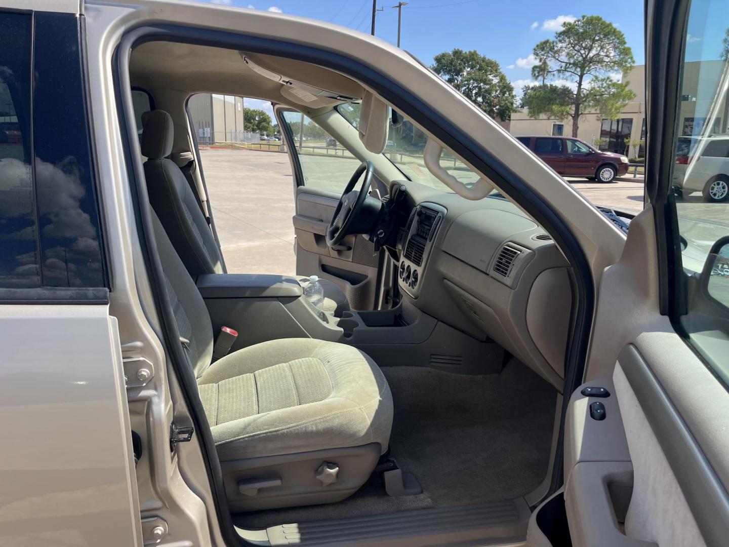 2004 GOLD Ford Explorer XLT 4.0L 2WD (1FMZU63K34U) with an 4.0L V6 SOHC 12V FFV engine, 5-Speed Automatic Overdrive transmission, located at 14700 Tomball Parkway 249, Houston, TX, 77086, (281) 444-2200, 29.928619, -95.504074 - Photo#11