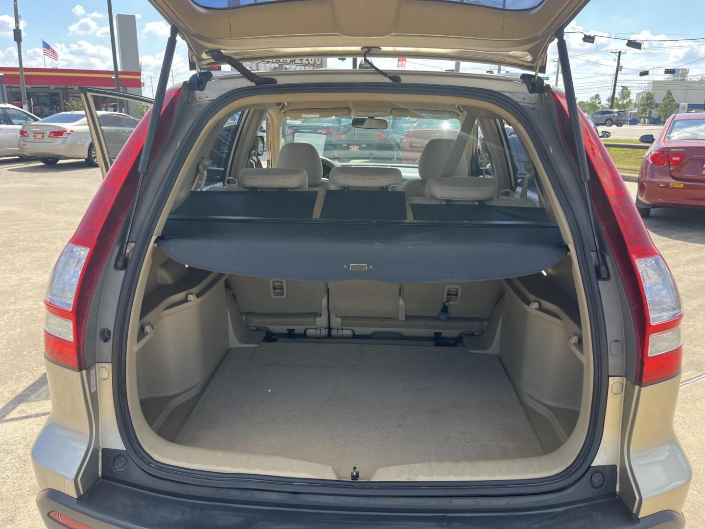 2009 GOLD Honda CR-V LX 2WD 5-Speed AT (3CZRE38339G) with an 2.4L L4 DOHC 16V engine, 5-Speed Automatic transmission, located at 14700 Tomball Parkway 249, Houston, TX, 77086, (281) 444-2200, 29.928619, -95.504074 - Photo#13